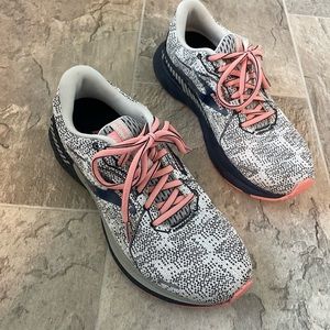 Brooks Adrenaline 21 - Size 8.5 women